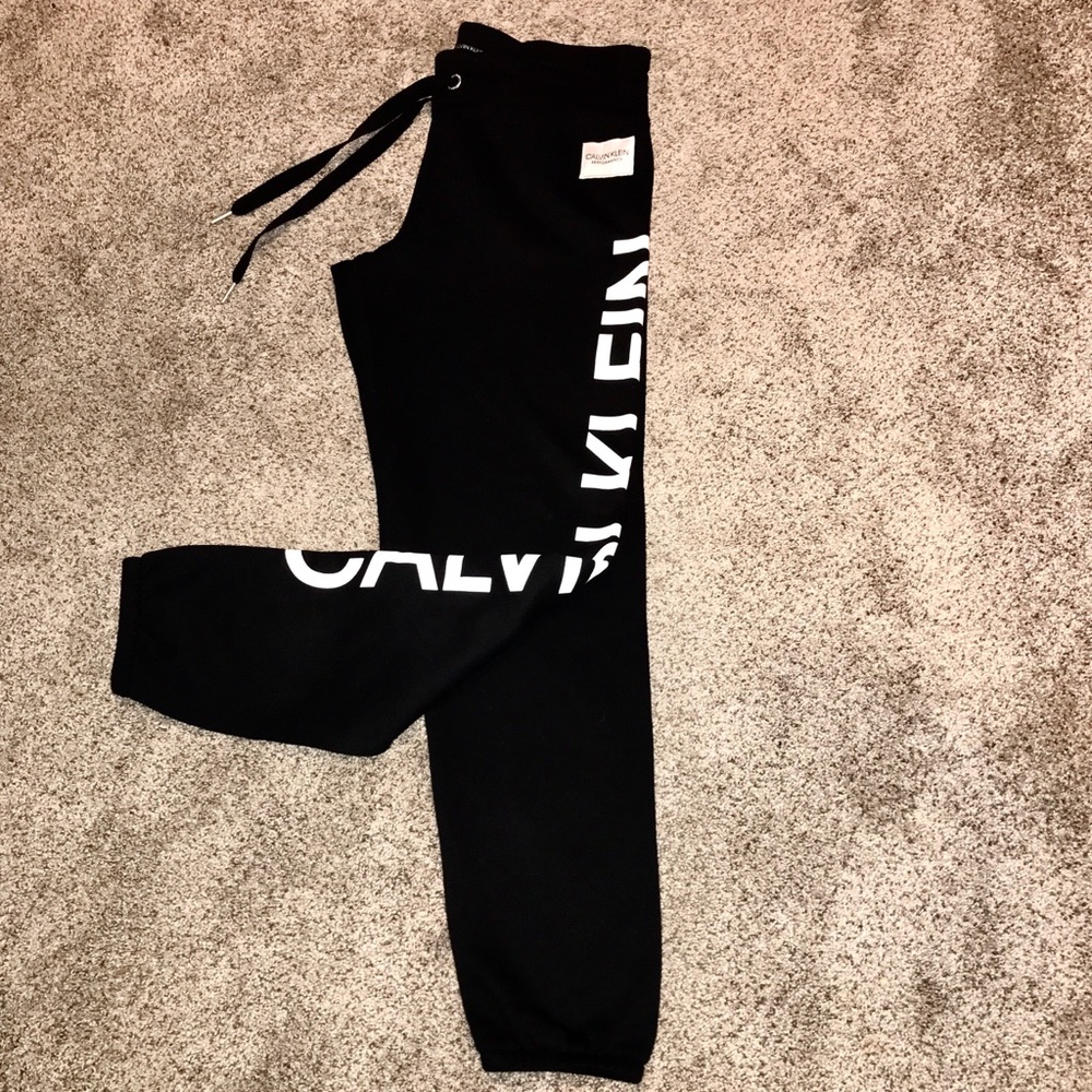 NWOT-Women’s Calvin Klein Joggers-Size Medium